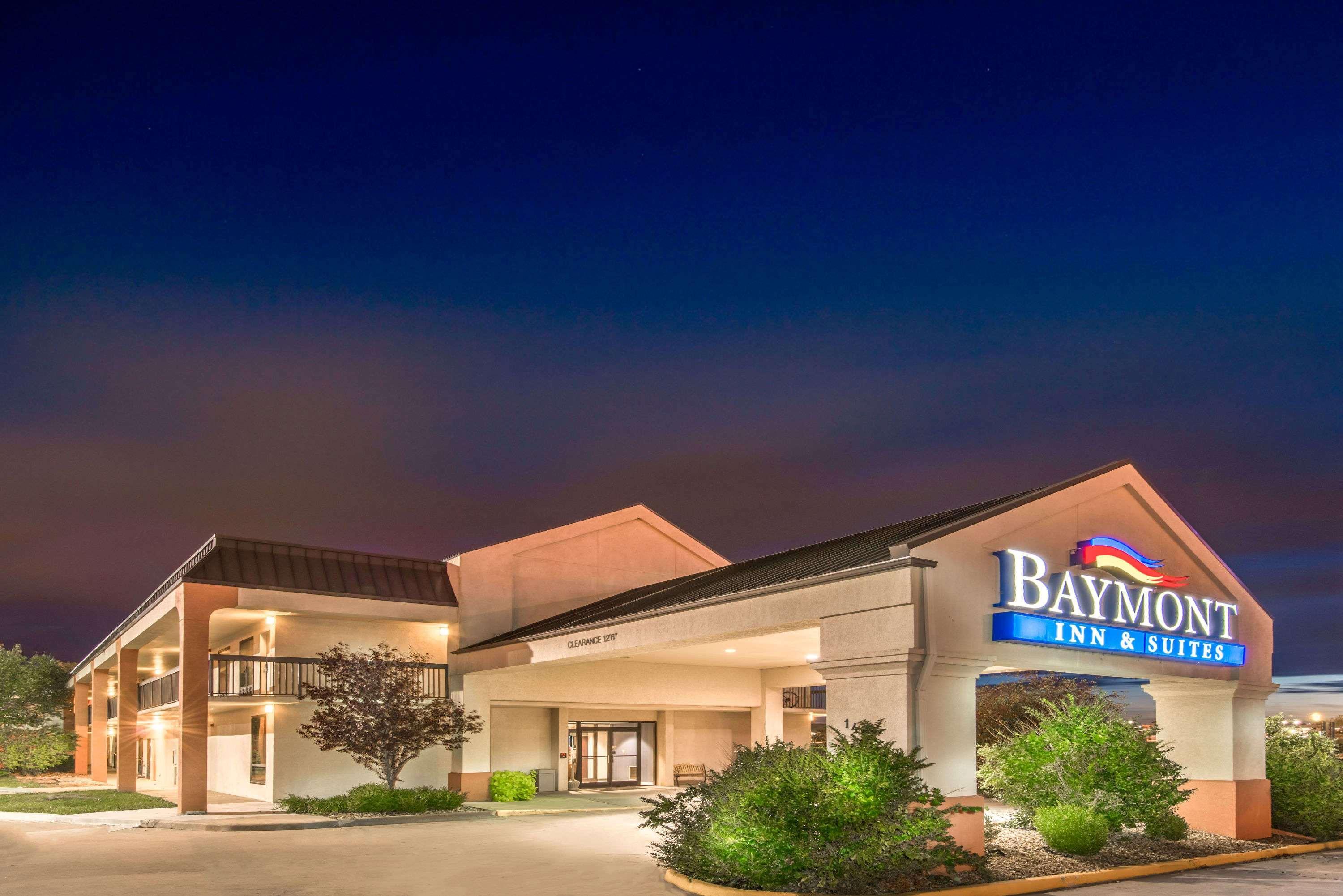 Baymont By Wyndham Topeka Eksteriør billede