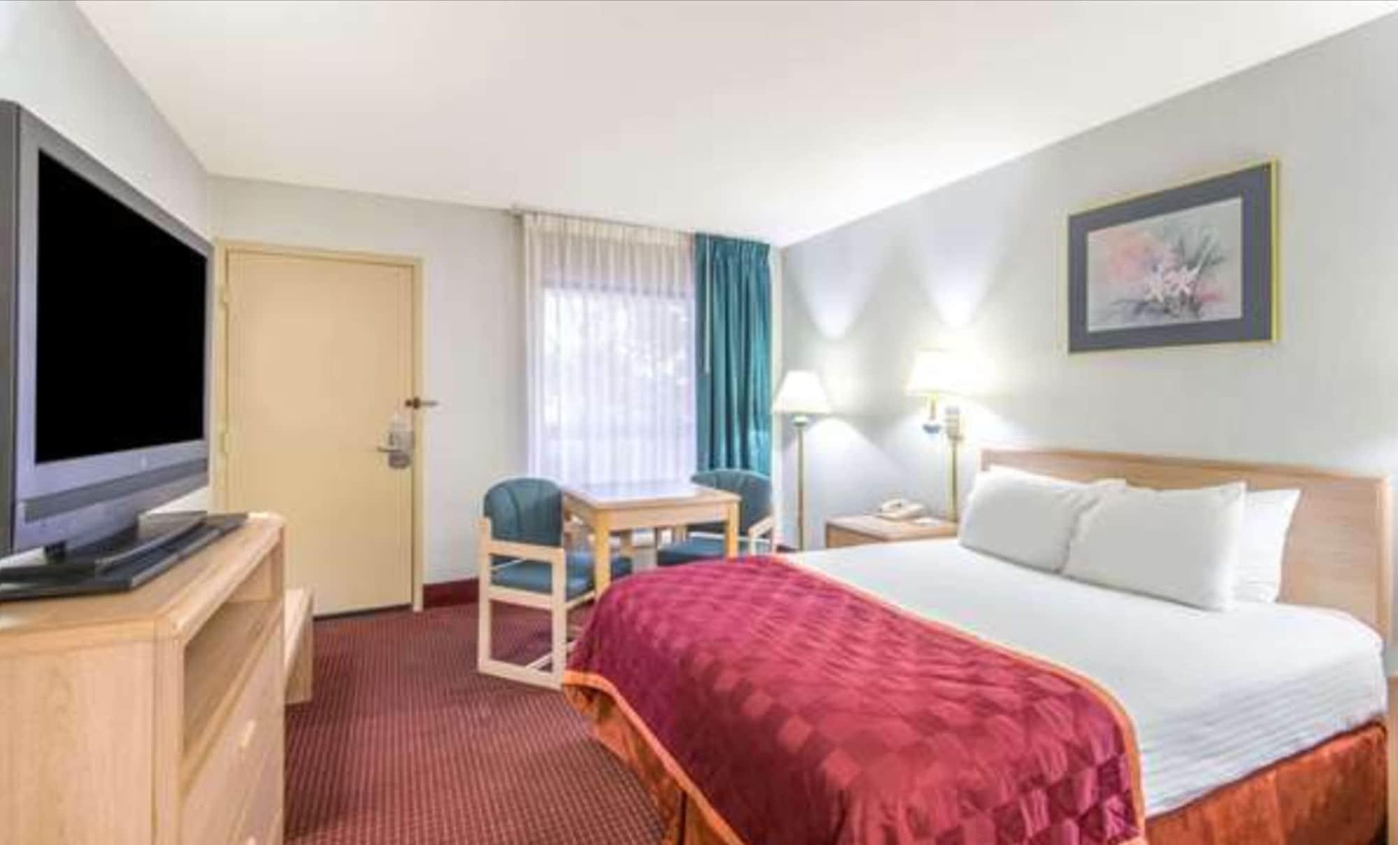 Baymont By Wyndham Topeka Eksteriør billede